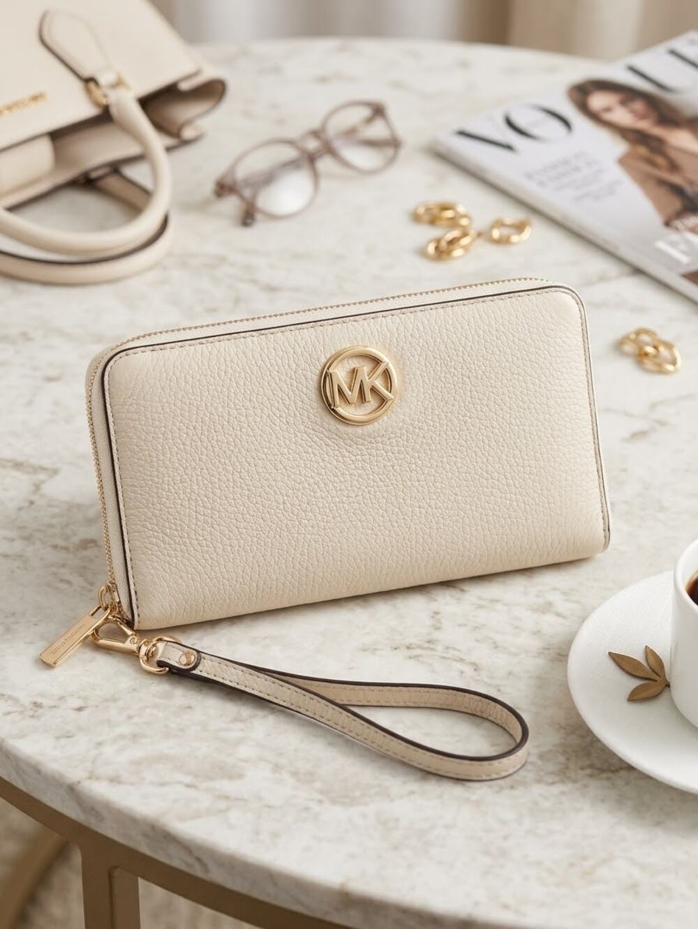 Michael Kors Fulton Smartphone Wristlet - Light Cream Pebbled Leather